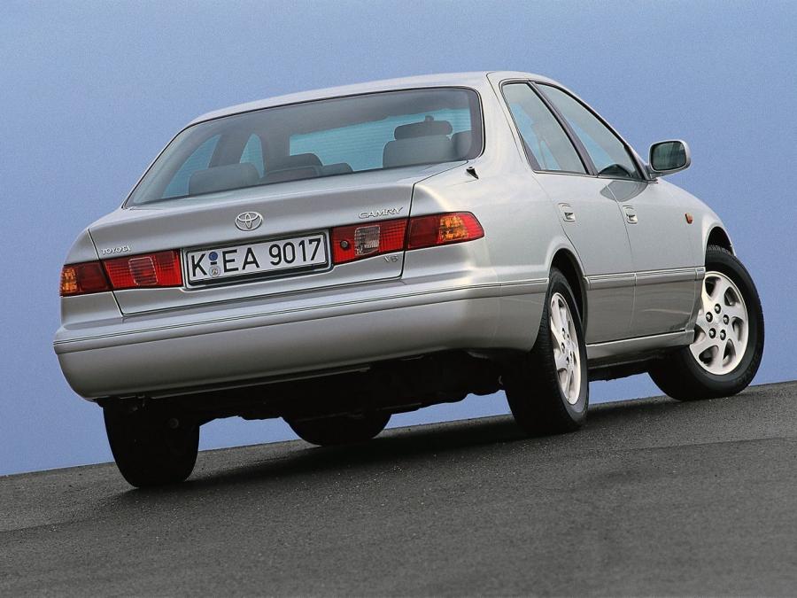  Toyota Camry 1997 года  (фото 6 из 13)